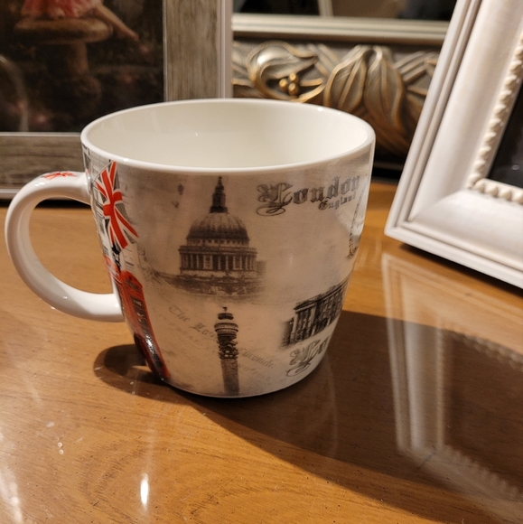 Leonardo collection coffee mug and coaster. - Picture 11 of 16